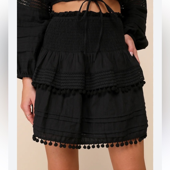 House of Harlow 1960 Dresses & Skirts - House of Harlow 1960 Black Tiered Smocked Waist Pom Pom Tiered Skirt size Large